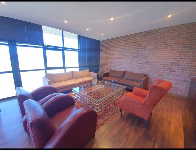1,929M² WAREHOUSE TO LET IN CROWN
